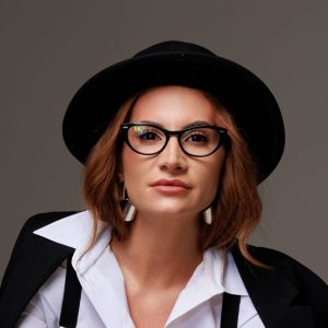 Picture of Laura T.